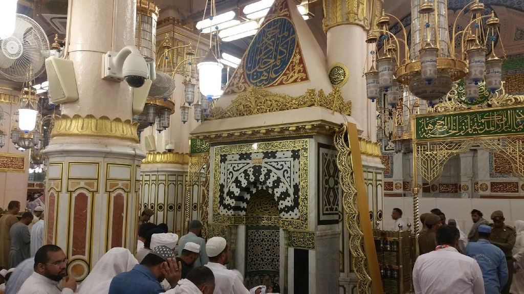 Foto Masjid Al Safar dan 8 Masjid Segitiga di Dunia