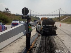 Ini Detik-detik MPV Terbakar di Tol Pandaan-Malang