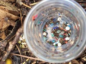 Manusia Telan Satu Sendok Teh Bahan Plastik Setiap Minggu