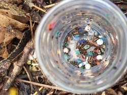 Manusia Telan Satu Sendok Teh Bahan Plastik Setiap Minggu