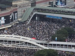 Pertokoan di Hong Kong Tutup, Pemiliknya Ikut Demo