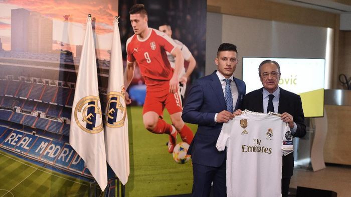 Striker baru Real Madrid Luka Jovic dipresentasikan kepada media. (Foto: Denis Doyle / Getty Images) Striker baru Real Madrid Luka Jovic dipresentasikan kepada media. (Foto: Denis Doyle / Getty Images)
