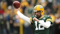 Posisi ketujuh ada atlet American football, Aaron Rodgers. Quarterback Green Bay Packers itu dapat bayaran 89,3 jtua dollar AS (Rp 1,271 triliun). Foto: Dylan Buell/Getty Images