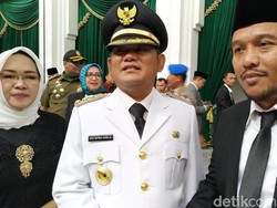 Lantik Eka Jadi Bupati Bekasi Gantikan Neneng, RK Ingatkan Jaga Integritas