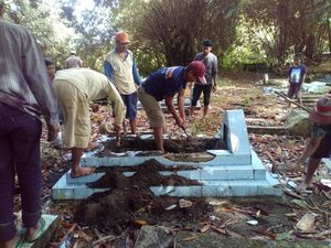 Video 4 Makam Dipindah dari Lahan Caleg Gagal karena Pilihan Politik