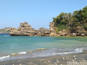 Konon, Hayam Wuruk Pernah Bertapa di Pantai Ini Konon, Hayam Wuruk Pernah Bertapa di Pantai Ini