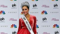 Foto: Gaya Olivia Culpo, Wanita Terseksi di Dunia Saat Pakai Batik