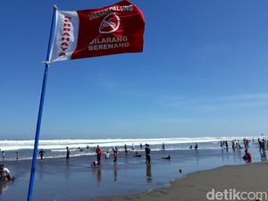 Mitos Pamali Pakai Baju Hijau di Pantai Parangtritis Mitos Pamali Pakai Baju Hijau di Pantai Parangtritis