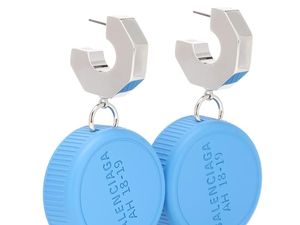 Bikin Melongo, Tutup Botol Dibuat Jadi Anting Rp 6 Juta Oleh Balenciaga