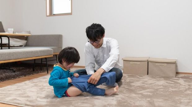 Penyebab Ada Anak yang Sering Buka Celana di Dalam Rumah
