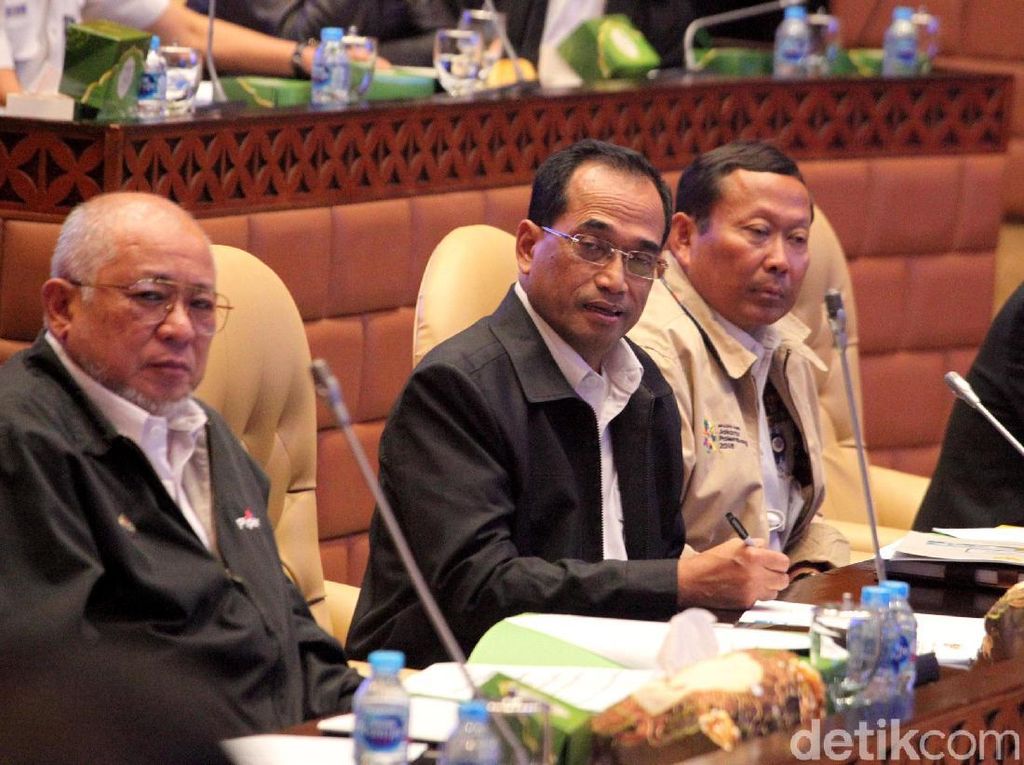 Rapat di DPR, Menhub Batal Larang Diskon Tarif Ojol? Rapat di DPR, Menhub Batal Larang Diskon Tarif Ojol?