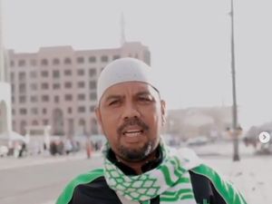 Pergi Umrah, Driver Ojol Makassar Ini Yakin Proses Tak Khianati Hasil