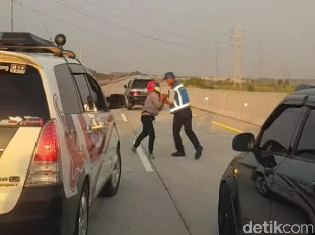 Biker Wanita yang Nekat Masuk Tol Madiun Diduga Depresi Biker Wanita yang Nekat Masuk Tol Madiun Diduga Depresi