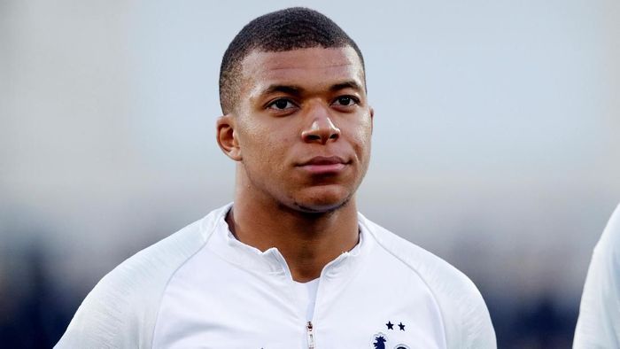 Didier Deschamps membela Kylian Mbappe dari kritik (Foto: Albert Gea/Reuters) Didier Deschamps membela Kylian Mbappe dari kritik (Foto: Albert Gea/Reuters)