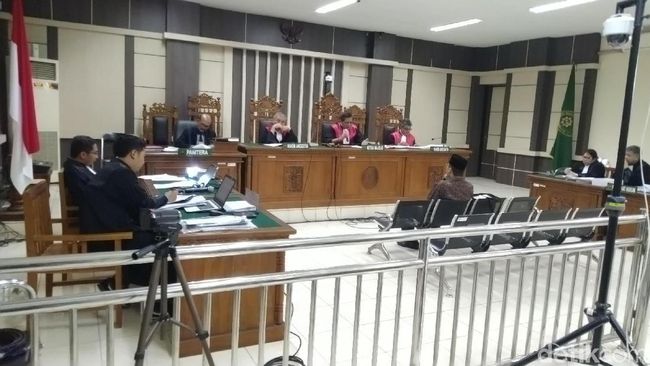Taufik Kurniawan Bantah Soal Fee Pengurusan DAK Taufik Kurniawan Bantah Soal Fee Pengurusan DAK