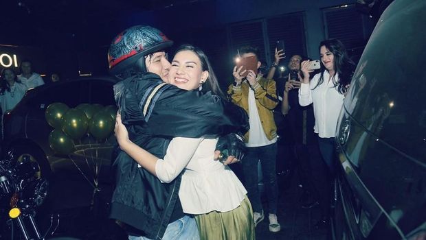 Ulang Tahun, Ammar Zoni Dapat Kado Spesial dari Irish Bella