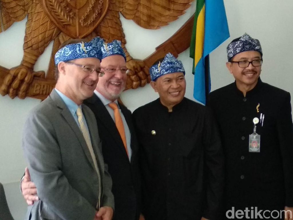 Pemkot Bandung-Belgia Jajaki Kerja Sama Industri Makanan Halal Pemkot Bandung-Belgia Jajaki Kerja Sama Industri Makanan Halal