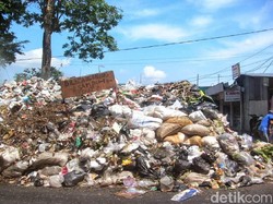 Pasca Lebaran, Sampah Menggunung di Brebes