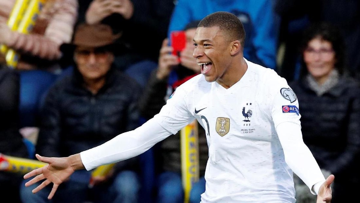 Kylian Mbappe mencapai gol ke-100 membela Prancis mengalahkan Andorra 4-0. (Foto: Albert Gea/Reuters)