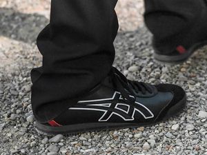 Surprise! Givenchy Gandeng Onitsuka Tiger, Rilis Sneakers Rp 7 Juta