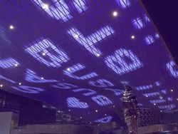 Cahaya Ungu Sinari Landmark di Busan untuk Idol K-pop