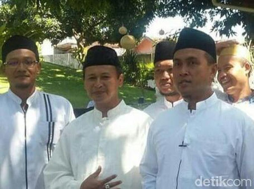 Ponpes Se-Banyuwangi Tolak Pengerahan Massa Sidang Sengketa Pilpres di MK Ponpes Se-Banyuwangi Tolak Pengerahan Massa Sidang Sengketa Pilpres di MK
