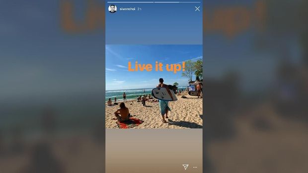 Siwon Pamer Foto Berselancar di Bali