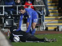 Hazard menendang ball boy