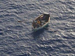 Lagi-lagi Kapal Pesiar Ini Selamatkan Nelayan di Tengah Laut