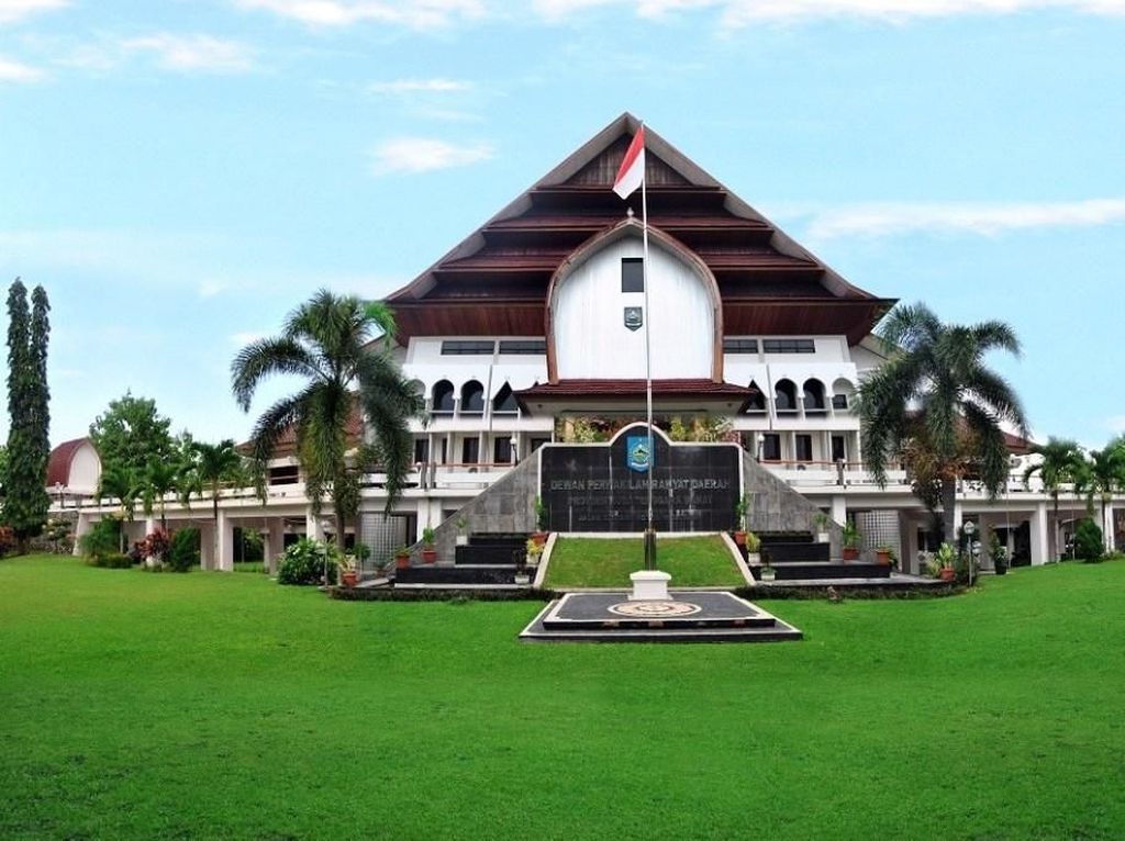 DPRD NTB Setujui Anggaran Pembangunan Jalan Provinsi Rp 750 M DPRD NTB Setujui Anggaran Pembangunan Jalan Provinsi Rp 750 M