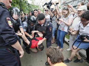 Polisi Moskow Cokok 25 Demonstran Pro-oposisi