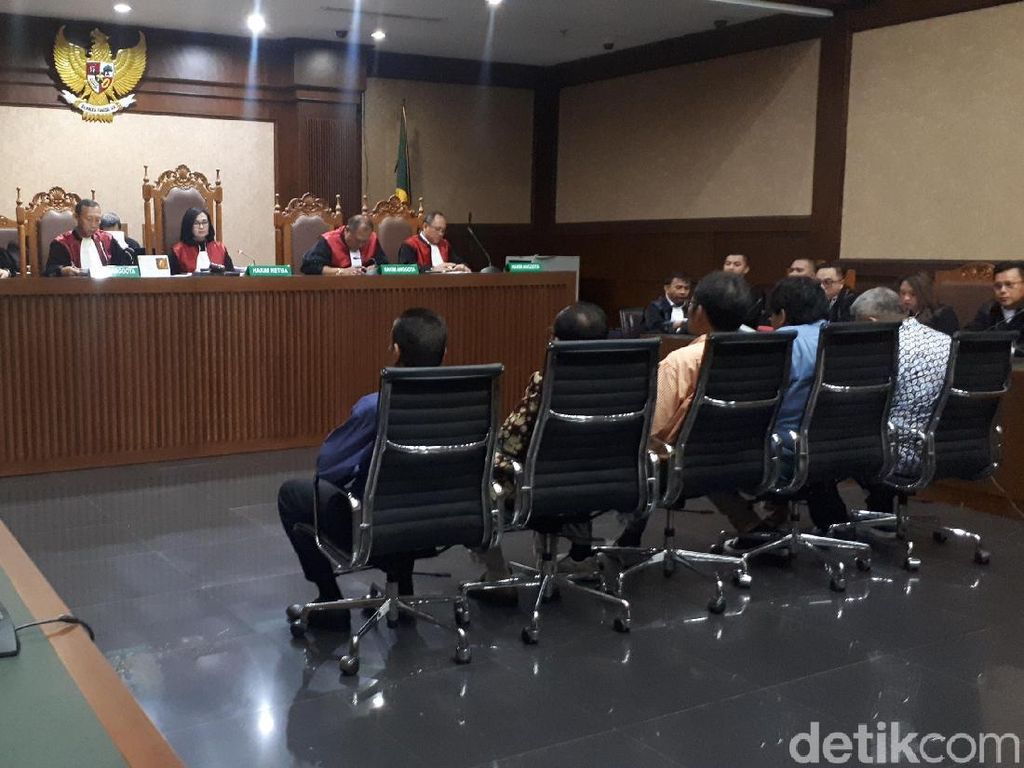 Kasus Suap, 2 Hakim PN Jaksel Dituntut 8 Tahun Penjara Kasus Suap, 2 Hakim PN Jaksel Dituntut 8 Tahun Penjara