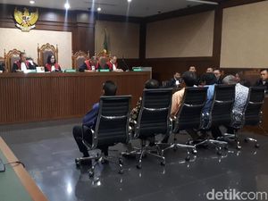 Kasus Suap, 2 Hakim PN Jaksel Dituntut 8 Tahun Penjara Kasus Suap, 2 Hakim PN Jaksel Dituntut 8 Tahun Penjara