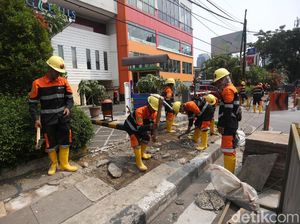 Jalan Macet vs Trotoar Lebar di Cikini Jalan Macet vs Trotoar Lebar di Cikini