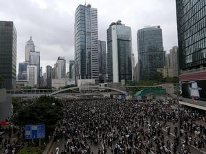 Lautan Hitam Pendemo di Hong Kong