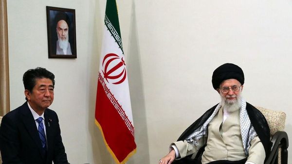 Pertama Kali, PM Jepang Bertemu Pemimpin Tertinggi Iran