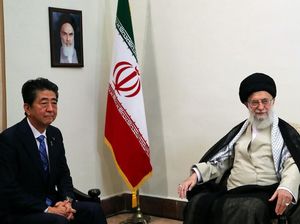 Pertama Kali, PM Jepang Bertemu Pemimpin Tertinggi Iran