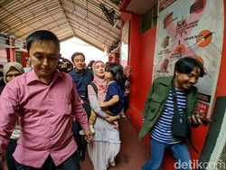 Bawa Muhammad Ali, Mulan Jameela Jenguk Ahmad Dhani di Rutan Cipinang