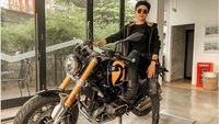 Beauty and The Beast, Nikita Mirzani di Atas Moge 1.100 cc