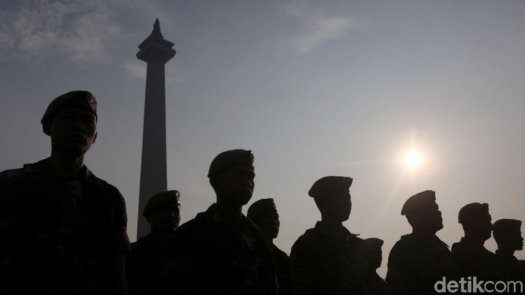TNI-Polri Gelar Apel Pengamanan Jelang Sidang Gugatan Pilpres TNI-Polri Gelar Apel Pengamanan Jelang Sidang Gugatan Pilpres