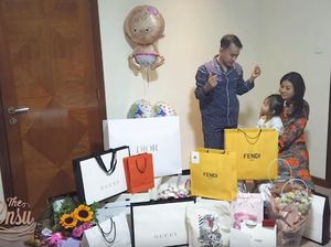 Mewah! Semua Kado untuk Putri Kedua Ruben Onsu Barang Ternama Mewah! Semua Kado untuk Putri Kedua Ruben Onsu Barang Ternama