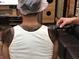 Pria yang Tubuhnya Penuh Bulu Ini Dicukur Hairstylist, Hasilnya Bikin Ngakak Pria yang Tubuhnya Penuh Bulu Ini Dicukur Hairstylist, Hasilnya Bikin Ngakak