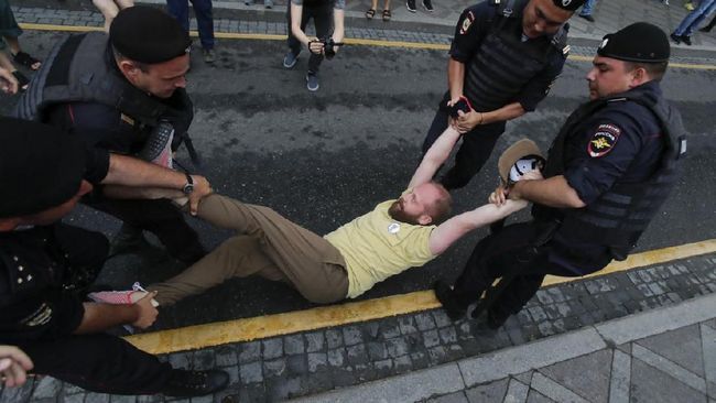 Berita Polisi Rusia Tangkap 400 Pendemo di Aksi Solidaritas untuk Ivan Golunov Selasa 18 Juni 2019 Berita Polisi Rusia Tangkap 400 Pendemo di Aksi Solidaritas untuk Ivan Golunov Selasa 18 Juni 2019
