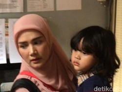 Boyong 2 Anak, Mulan Jameela Tiba di Rutan Cipinang