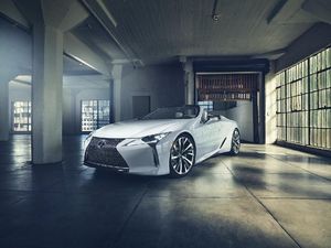 Seksinya Lexus LC Versi Telanjang Ini