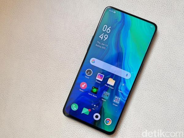 Menggenggam Si Buas Oppo Reno 10x Zoom yang Mau ke Indonesia