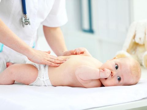 4 Langkah Mengatasi Bayi Tersedak Tanpa Panik