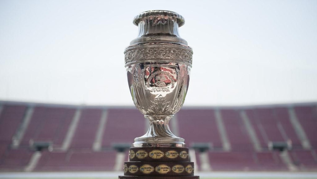 Trofi Copa America. Foto: Vladimir Rodas / AFP