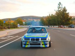 Pinjam Mesin Tesla, BMW M3 Ini Bertenaga Listrik