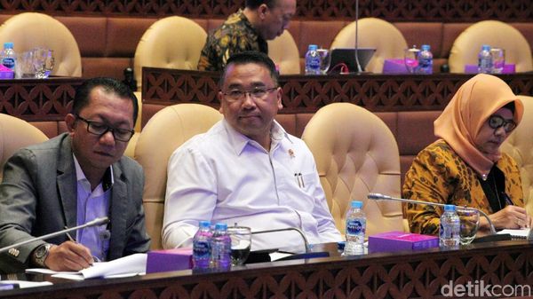 Mendes PDTT Bahas Anggaran Bareng Komisi V DPR